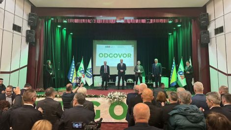 Travnik: Uz veliku posjećenost održana javna tribina SDA „Odgovor“