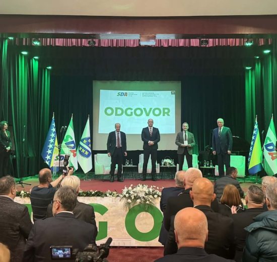 Travnik: Uz veliku posjećenost održana javna tribina SDA „Odgovor“
