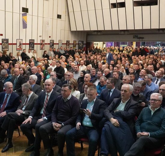 Veliko interesovanje za tribinu SDA „Odgovor“ u Travniku: Objavljen kompletan video događaja