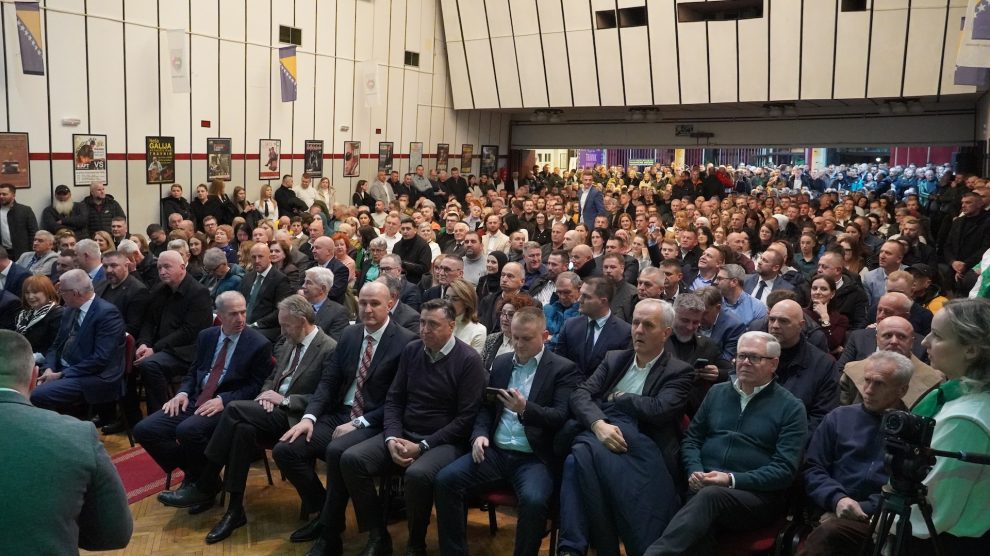 Veliko interesovanje za tribinu SDA „Odgovor“ u Travniku: Objavljen kompletan video događaja