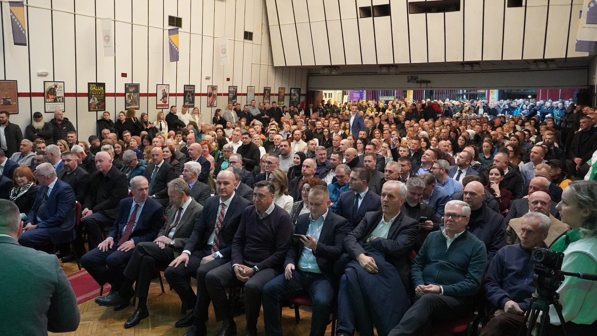 Veliko interesovanje za tribinu SDA „Odgovor“ u Travniku: Objavljen kompletan video događaja